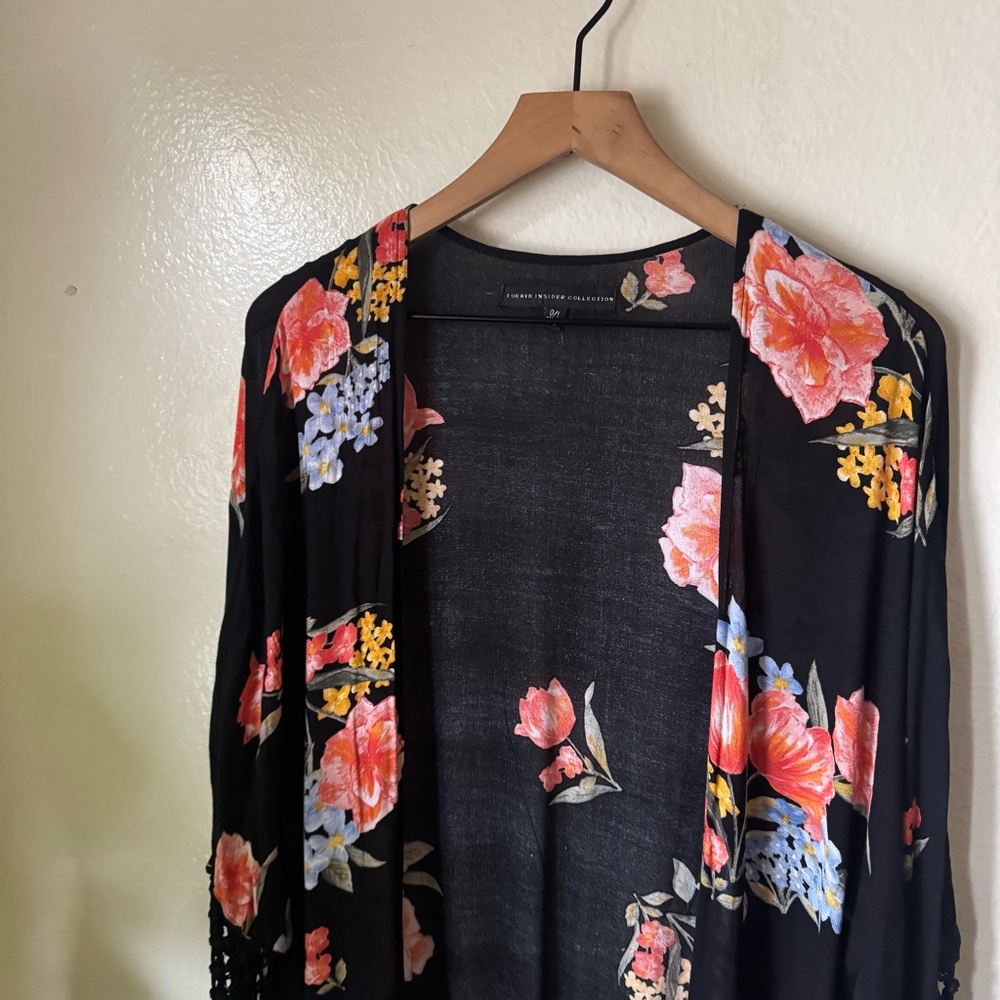 Torrid | Insider Floral Fringe Kimono - Picture 2 of 8
